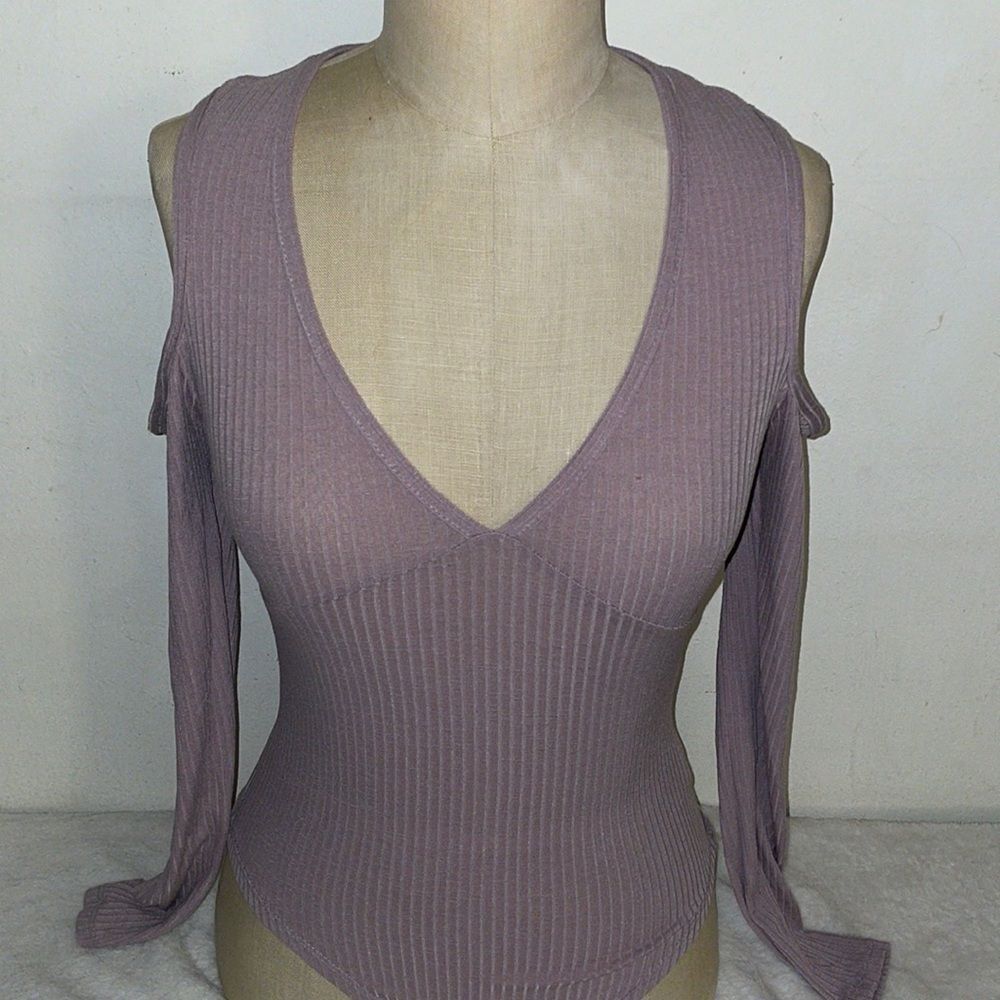 Urban Heritage Small Lilac Open Shoulder Long Sleeve Bodysuit nwt